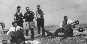 Live on the Lake in the early 1920s - Ben Seglem, Joe Wishcop, Emil Eliasen, Johnny Nelson, and Floyd Moses. Photo courtesy of the Cook County Historical Society,