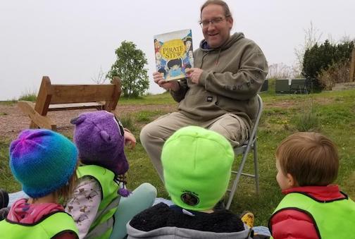 Kevin Kager, the Muffin Man, hosts Children's Story Hour at Drury Lane Books on :saturday at 11 am. The Story Hour is helde every :saturday throughout the summer.