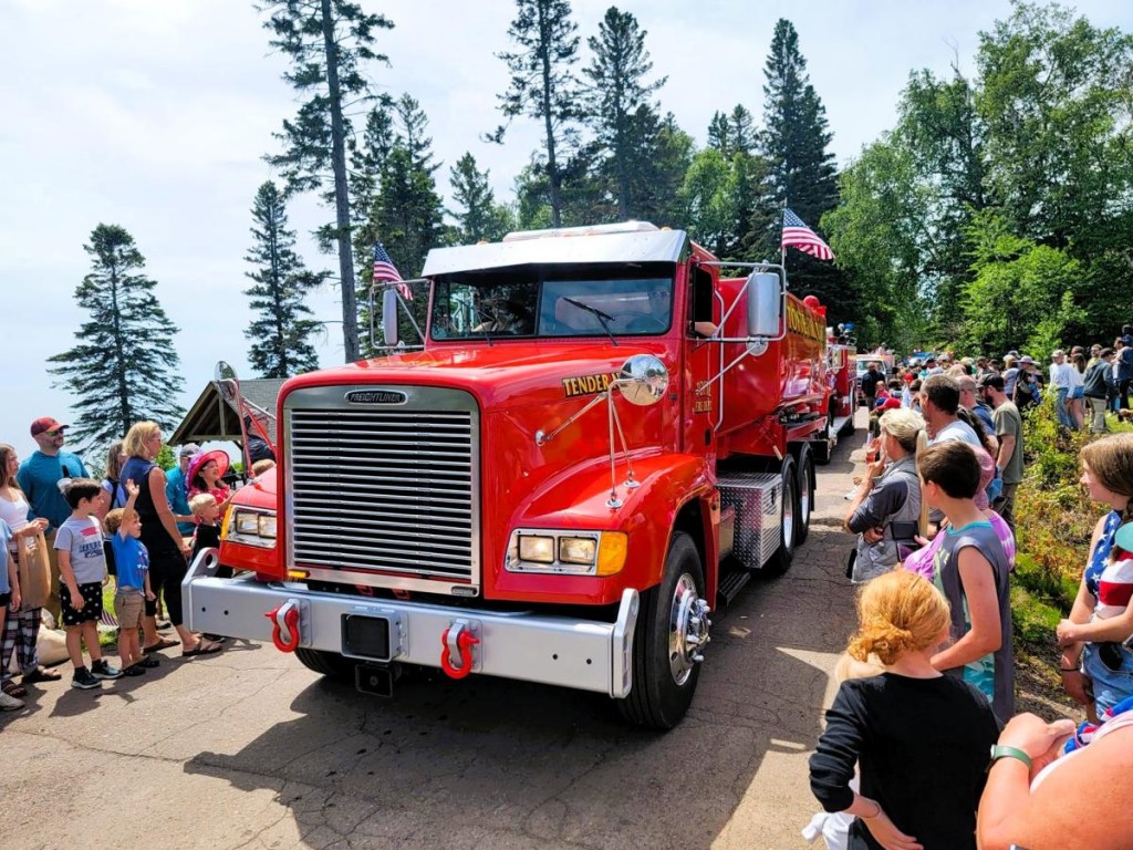 The 4th of July parade in Tofte begins at 1 pm.