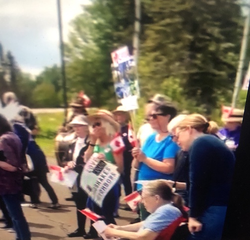 A demonstration in support of Canadians was held at the border on Saturday. See the WTIP video here.