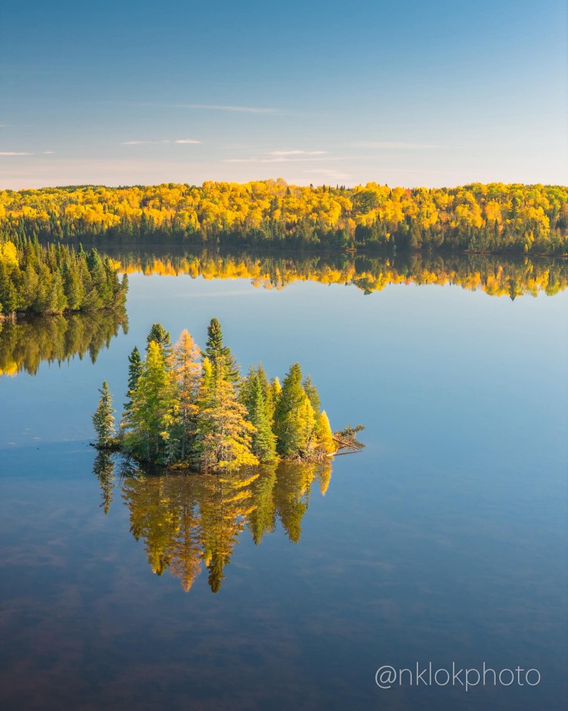Glassy fall refleddtions by Nathan Klok.