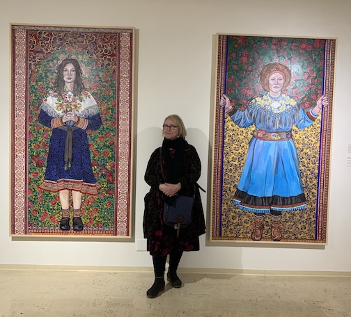 Summer Portraits by Alison Aune Hinkel Her work is on display with the faculty ehibit at the Tweed useum of Art.