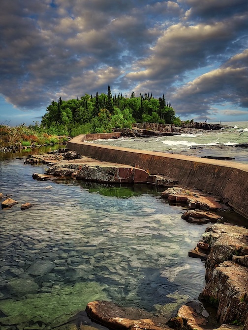 The wondrous geologyof the North Shore by Keith Christensen.